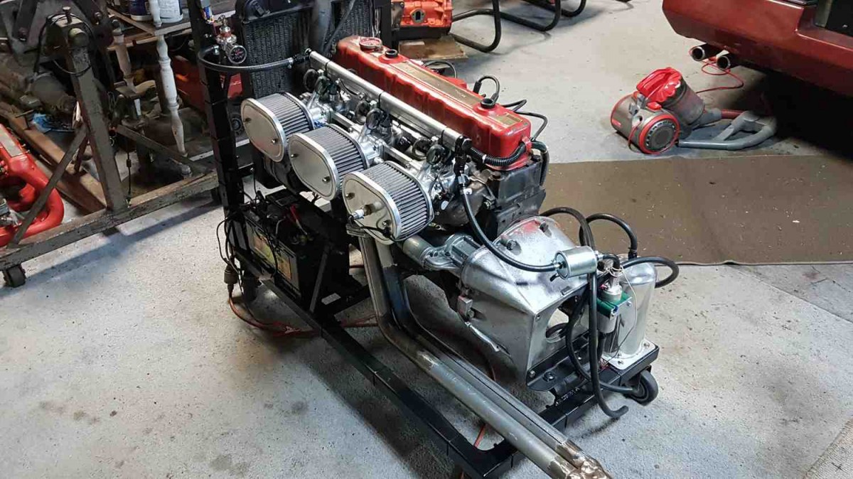 VK engine in frame R.JPG