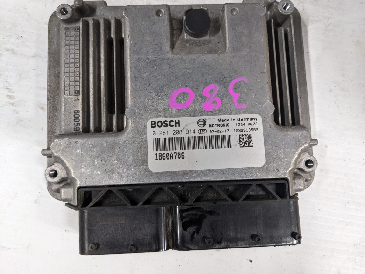 a36b8db4-ede1-4ea5-bcb6-7f7af9bba04a.jpg