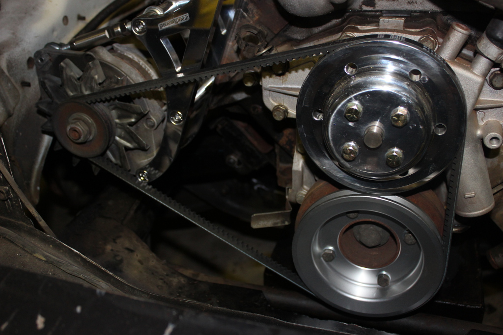 Had to fit a short water pump so I had to get a early Holden Alternator mount and pulleys